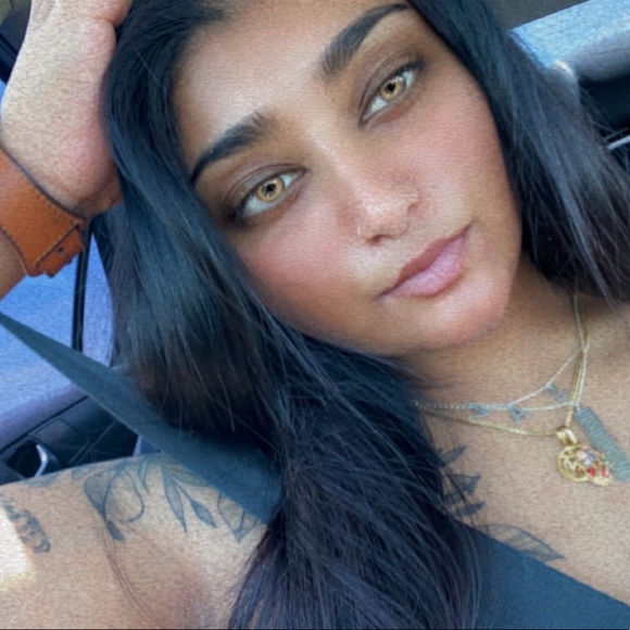 Meet your Posher, Sav - Picture 5 of 5